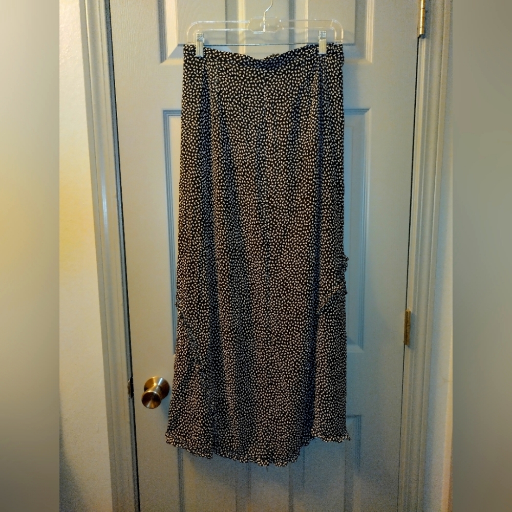 Harold's Black and White Patterned Skirt.